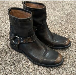 FRYE VERONICA HARNESS DISTRESSED BOOTS SZ 8